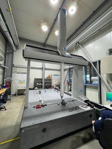 Three-coordinate CNC measuring machine